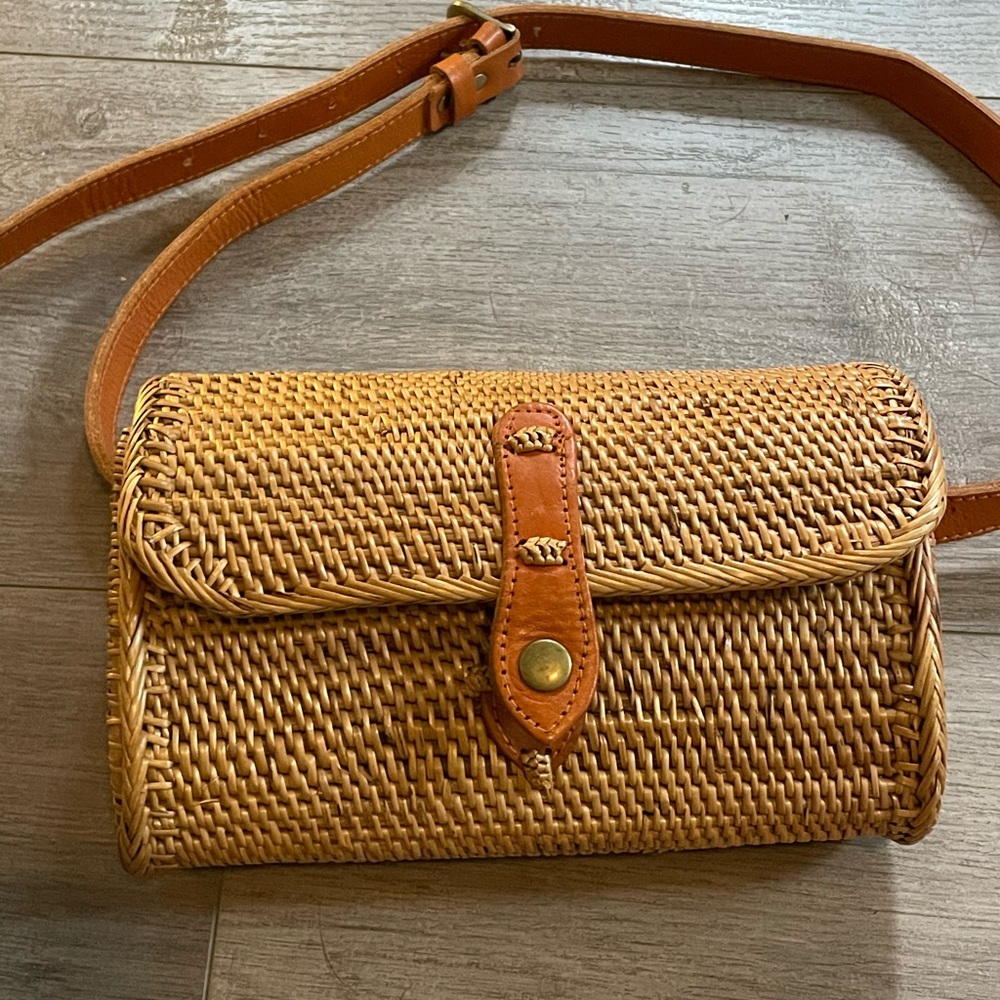 Rattan clutch
